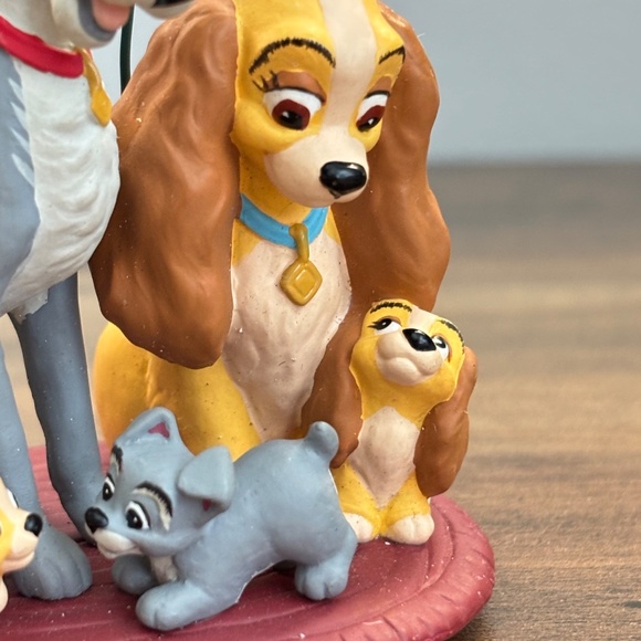 Hallmark Keepsake Ornament Walt Disney's LADY & THE TRAMP Family Portrait 1999 - Picture 5 of 11